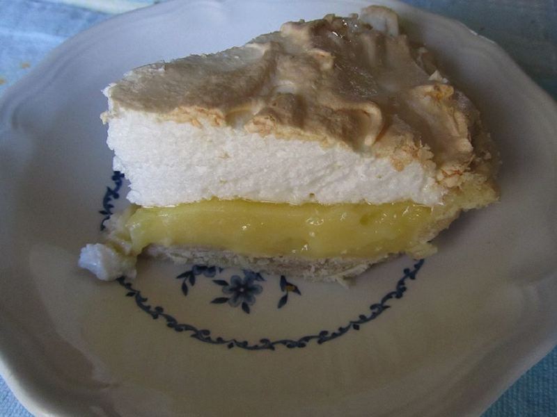 lemon_meringue_pie_2.jpg